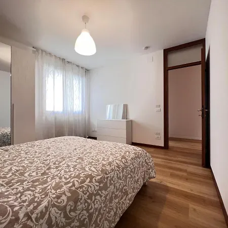 Comfort 5 Min Walk To Downtown Bassano Apartment